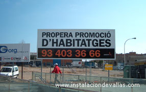 Valla publicitaria de medidas 8x3 standard, en vinilo de impresión digital Valla publicitaria 8x3 standard, vinilo impresión digital