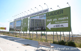 Valla publicitaria 27x4 corpóreo, marcos e iluminada Valla publicitaria 27x4 corpóreo, marcos e iluminada